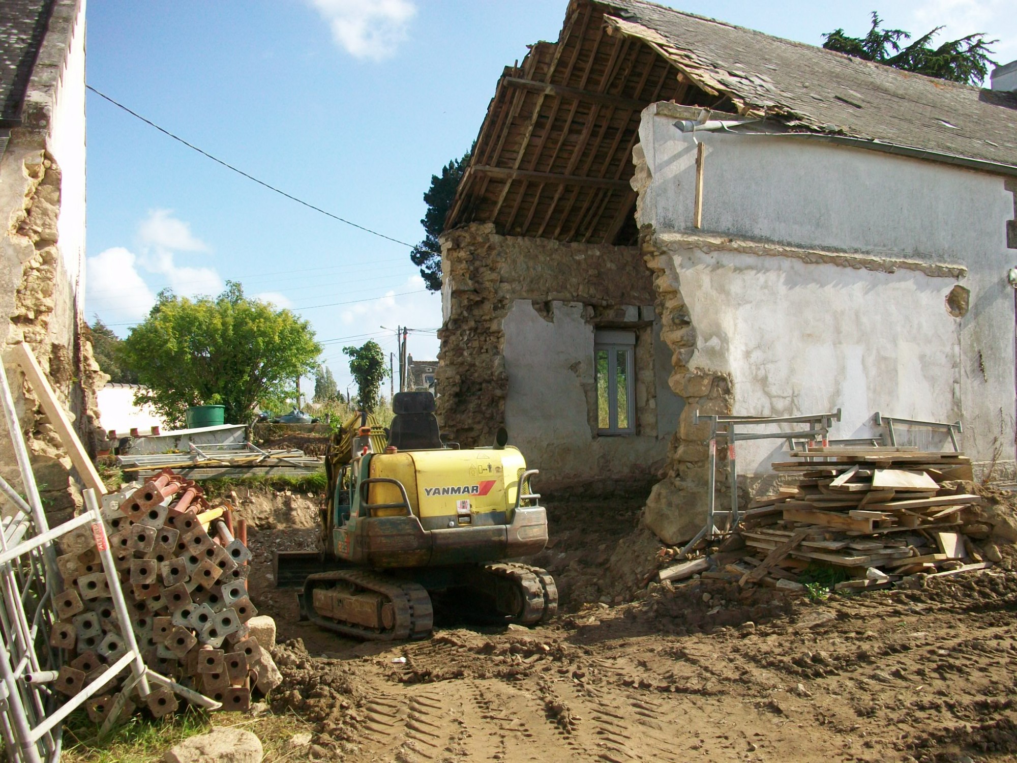 Rénovation maison pierre sur Auray, Passivéo, démolition et ouverture du pignon existant