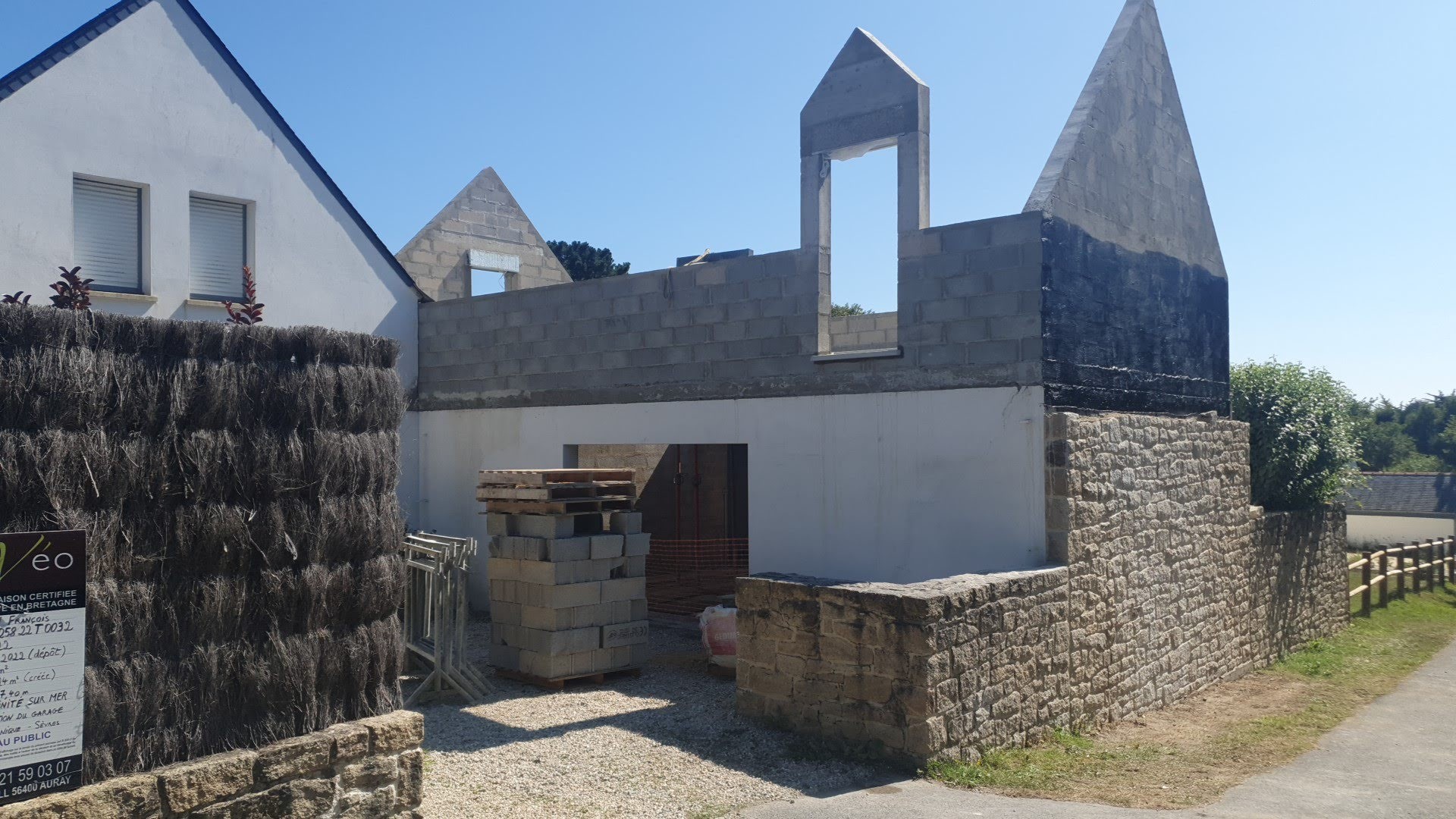 Extension maison traditionnelle sur secteur Carnac, maçonnerie des combles réhaussés